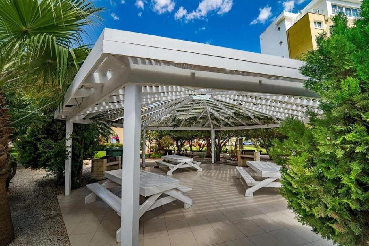 Spartacus Pool Apartments In Caesar Resort & Spa Trikomo Exteriör bild